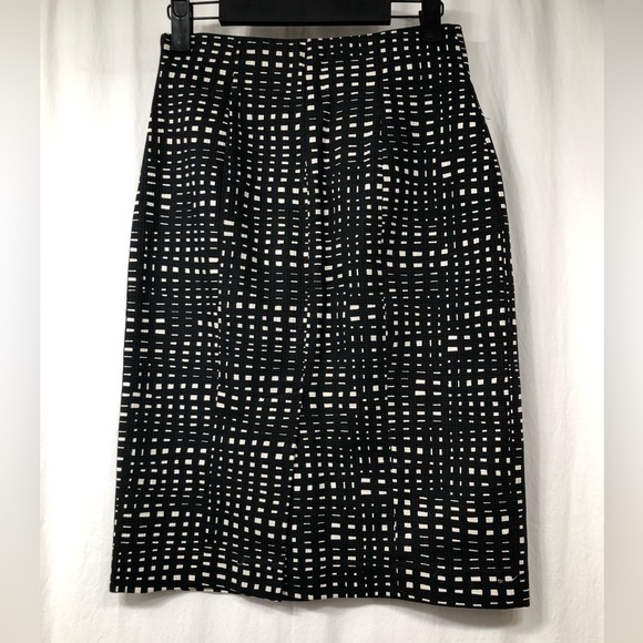 Theory Pencil Skirt Geometric Lines Black White Back Slit Unlined Size 0 - Picture 2 of 16